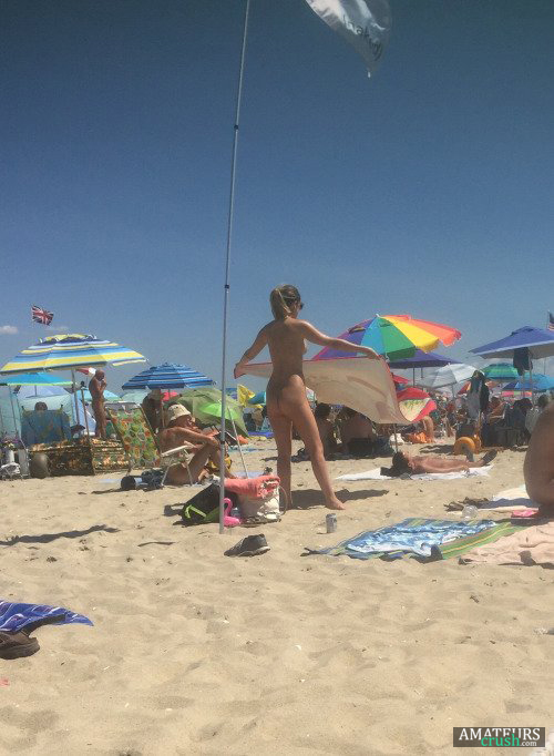 Couple Walking On Beach Nude Butt - Nude Beach Pic - 38 Amazing Beach Nudes - AmateursCrush.com