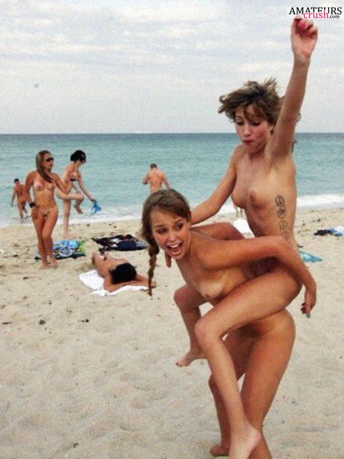 Beach Voyeur - Just Naked Girls and Wives On The Beach Pics